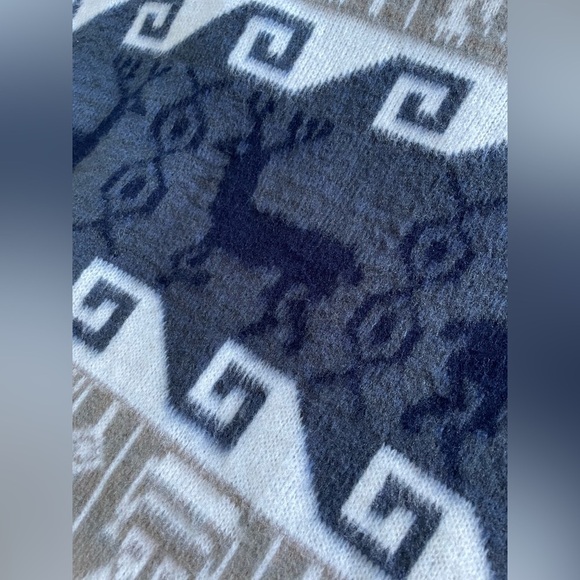 Men's Geometric Pattern Sweater - Navy and Beige - Picture 7 of 7